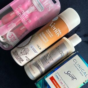 Secret & Venus Shave Gel and Razor Set - White and Pink